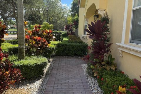 Touwnhouse à louer à Miami, Floride: 4 chambres, 184.41 m2 № 1946681 - photo 2