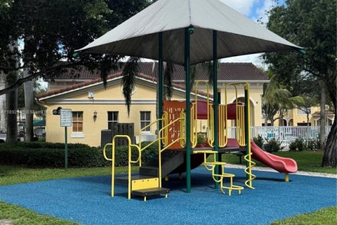 Touwnhouse à louer à Miami, Floride: 4 chambres, 184.41 m2 № 1946681 - photo 22
