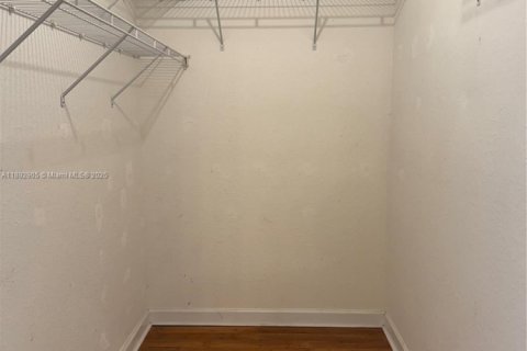 Touwnhouse à louer à Miami, Floride: 4 chambres, 184.41 m2 № 1946681 - photo 15