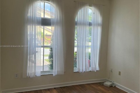 Touwnhouse à louer à Miami, Floride: 4 chambres, 184.41 m2 № 1946681 - photo 10