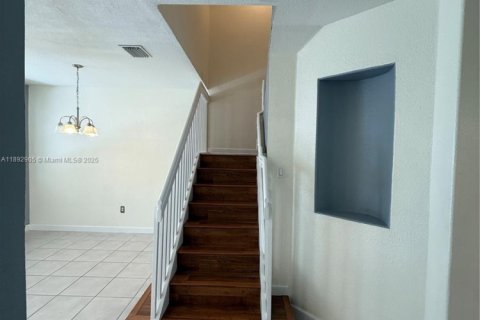 Touwnhouse à louer à Miami, Floride: 4 chambres, 184.41 m2 № 1946681 - photo 8