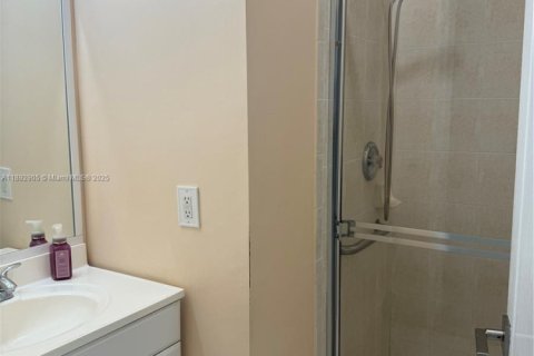 Touwnhouse à louer à Miami, Floride: 4 chambres, 184.41 m2 № 1946681 - photo 9