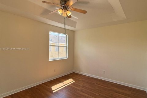 Touwnhouse à louer à Miami, Floride: 4 chambres, 184.41 m2 № 1946681 - photo 17