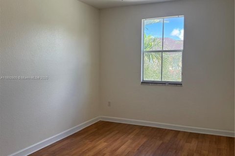 Touwnhouse à louer à Miami, Floride: 4 chambres, 184.41 m2 № 1946681 - photo 12