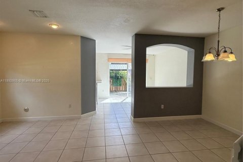 Touwnhouse à louer à Miami, Floride: 4 chambres, 184.41 m2 № 1946681 - photo 7