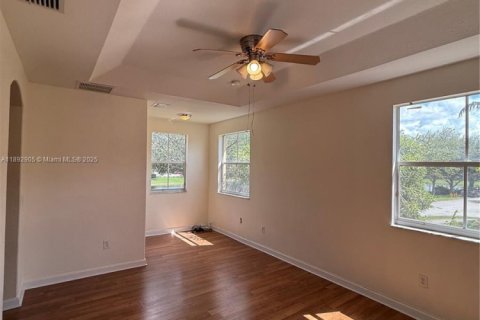 Touwnhouse à louer à Miami, Floride: 4 chambres, 184.41 m2 № 1946681 - photo 18