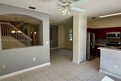 Touwnhouse à louer à Miami, Floride: 4 chambres, 184.41 m2 № 1946681 - photo 4
