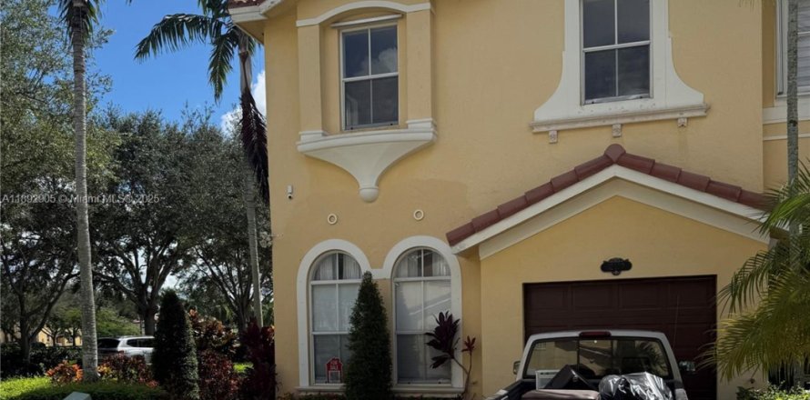 Touwnhouse à Miami, Floride 4 chambres, 184.41 m2 № 1946681