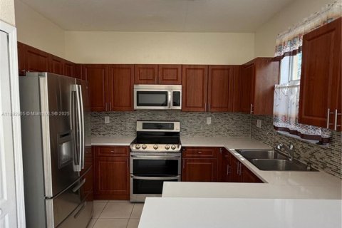 Touwnhouse à louer à Miami, Floride: 4 chambres, 184.41 m2 № 1946681 - photo 5