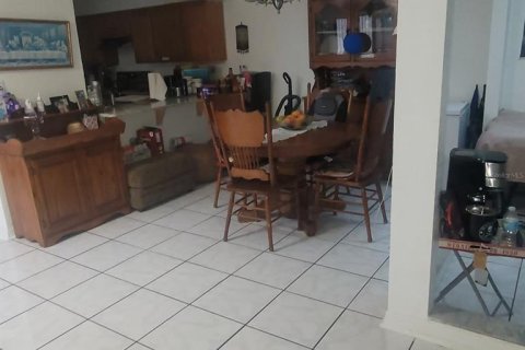 Duplex in Orlando, Florida 3 bedrooms, 121.89 sq.m. № 2119623 - photo 21