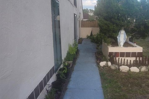 Duplex in Orlando, Florida 3 bedrooms, 121.89 sq.m. № 2119623 - photo 27