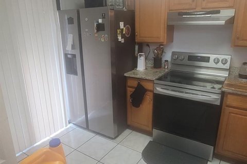 Duplex in Orlando, Florida 3 bedrooms, 121.89 sq.m. № 2119623 - photo 5
