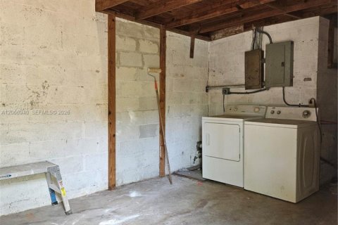 House in North Miami Beach, Florida 4 bedrooms, 116.13 sq.m. № 2286897 - photo 17