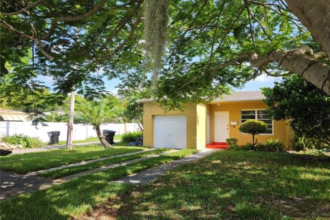 House in North Miami Beach, Florida 4 bedrooms, 116.13 sq.m. № 2286897 - photo 19