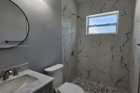 House in North Miami Beach, Florida 4 bedrooms, 116.13 sq.m. № 2286897 - photo 14