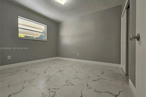House in North Miami Beach, Florida 4 bedrooms, 116.13 sq.m. № 2286897 - photo 13