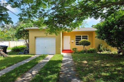 House in North Miami Beach, Florida 4 bedrooms, 116.13 sq.m. № 2286897