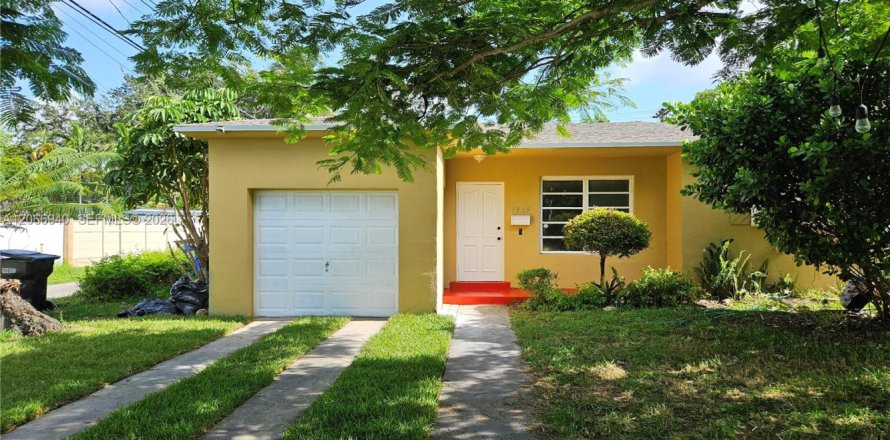 House in North Miami Beach, Florida 4 bedrooms, 116.13 sq.m. № 2286897