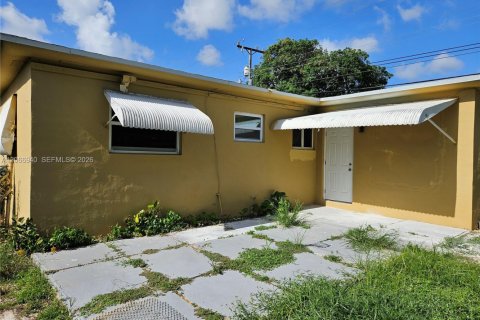 House in North Miami Beach, Florida 4 bedrooms, 116.13 sq.m. № 2286897 - photo 18
