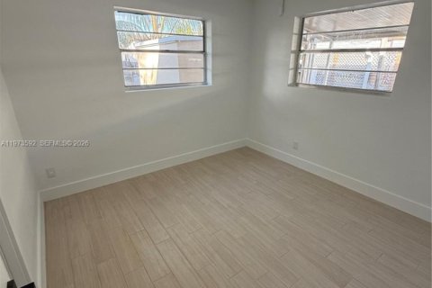 Снять в аренду виллу или дом в Суитуотер, Флорида 3 спальни, 142.7м2, № 2033514 - фото 9