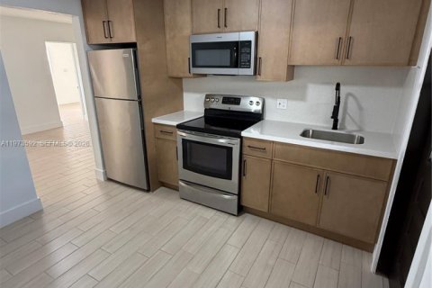 Снять в аренду виллу или дом в Суитуотер, Флорида 3 спальни, 142.7м2, № 2033514 - фото 3