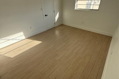 Снять в аренду виллу или дом в Суитуотер, Флорида 3 спальни, 142.7м2, № 2033514 - фото 8