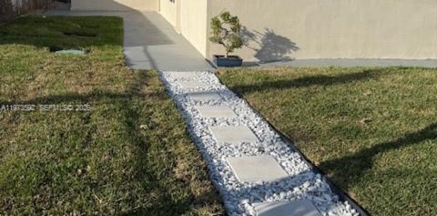 Дом в Суитуотер, Флорида 3 спальни, 142.7м2 № 2033514