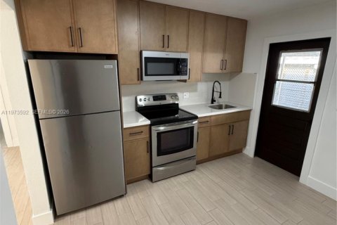 Снять в аренду виллу или дом в Суитуотер, Флорида 3 спальни, 142.7м2, № 2033514 - фото 2