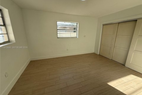 Снять в аренду виллу или дом в Суитуотер, Флорида 3 спальни, 142.7м2, № 2033514 - фото 7