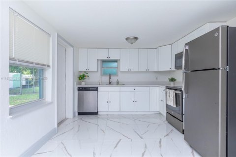 Casa en venta en North Miami Beach, Florida, 2 dormitorios, 64.66 m2 № 1790218 - foto 17