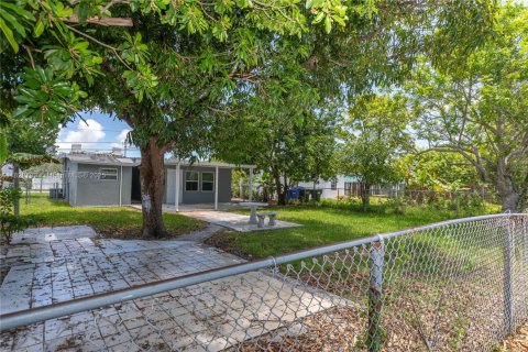Casa en venta en North Miami Beach, Florida, 2 dormitorios, 64.66 m2 № 1790218 - foto 12