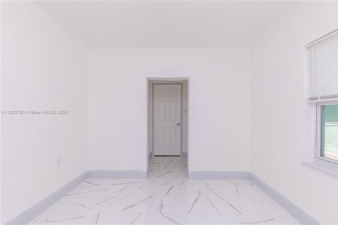 Casa en venta en North Miami Beach, Florida, 2 dormitorios, 64.66 m2 № 1790218 - foto 2
