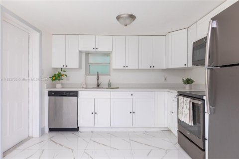 Casa en venta en North Miami Beach, Florida, 2 dormitorios, 64.66 m2 № 1790218 - foto 7