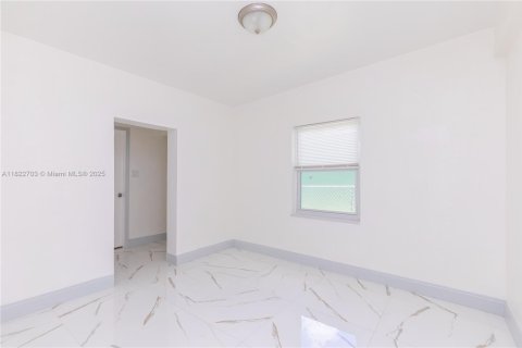 Casa en venta en North Miami Beach, Florida, 2 dormitorios, 64.66 m2 № 1790218 - foto 25
