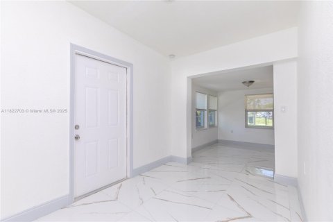 Casa en venta en North Miami Beach, Florida, 2 dormitorios, 64.66 m2 № 1790218 - foto 3