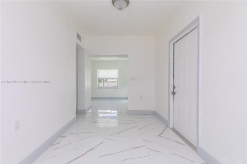 Casa en venta en North Miami Beach, Florida, 2 dormitorios, 64.66 m2 № 1790218 - foto 5