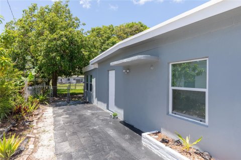 Casa en venta en North Miami Beach, Florida, 2 dormitorios, 64.66 m2 № 1790218 - foto 13