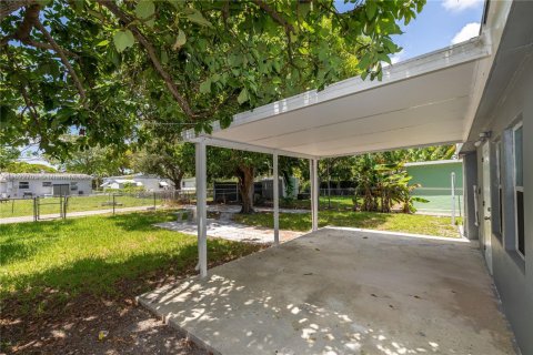 Casa en venta en North Miami Beach, Florida, 2 dormitorios, 64.66 m2 № 1790218 - foto 8