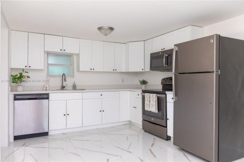 Casa en venta en North Miami Beach, Florida, 2 dormitorios, 64.66 m2 № 1790218 - foto 6