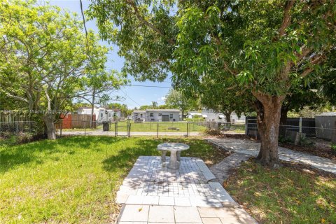Casa en venta en North Miami Beach, Florida, 2 dormitorios, 64.66 m2 № 1790218 - foto 10