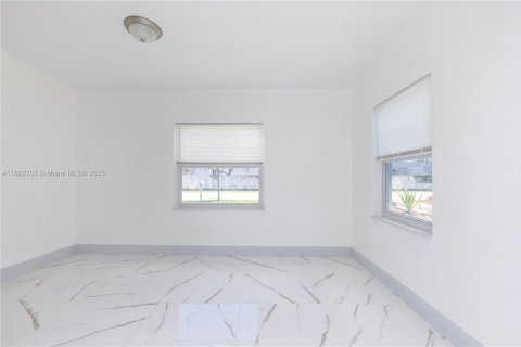 Casa en venta en North Miami Beach, Florida, 2 dormitorios, 64.66 m2 № 1790218 - foto 18