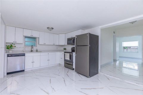 Casa en venta en North Miami Beach, Florida, 2 dormitorios, 64.66 m2 № 1790218 - foto 1