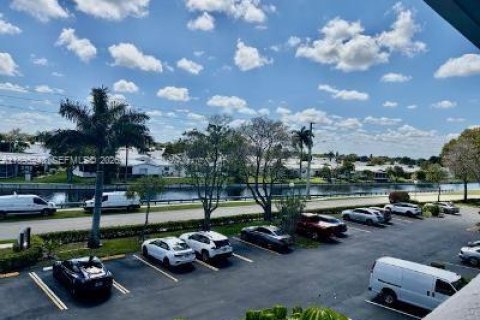 Condominio en venta en Tamarac, Florida, 2 dormitorios, 102.19 m2 № 1947901 - foto 17