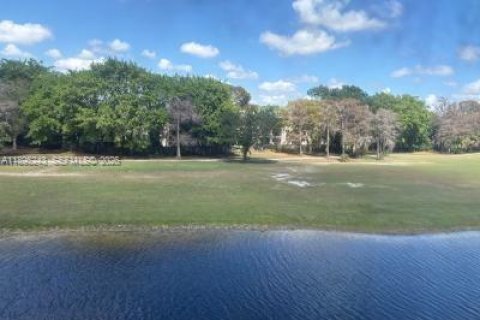 Condominio en venta en Tamarac, Florida, 2 dormitorios, 102.19 m2 № 1947901 - foto 14