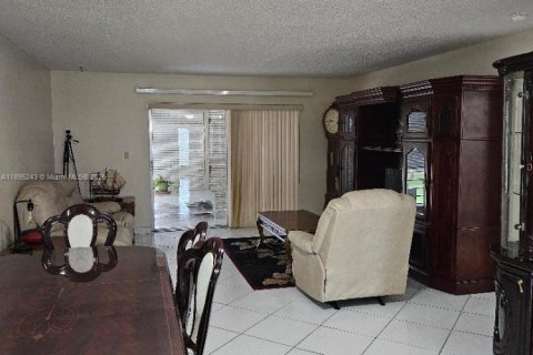 Condo in Tamarac, Florida, 2 bedrooms  № 1947901 - photo 7
