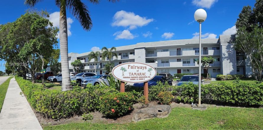 Condo in Tamarac, Florida, 2 bedrooms  № 1947901