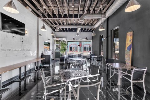 Commercial property in Miami, Florida № 1706050 - photo 5
