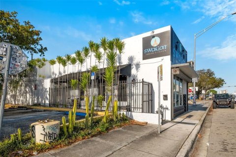 Commercial property in Miami, Florida № 1706050 - photo 3