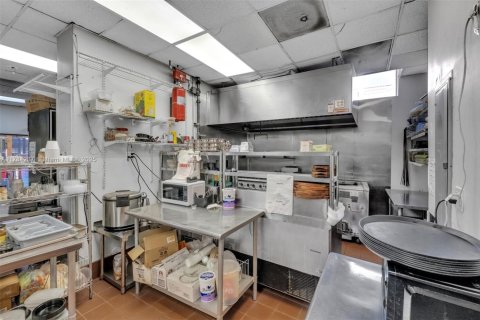 Commercial property in Miami, Florida № 1706050 - photo 18
