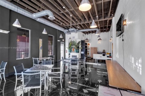 Commercial property in Miami, Florida № 1706050 - photo 9